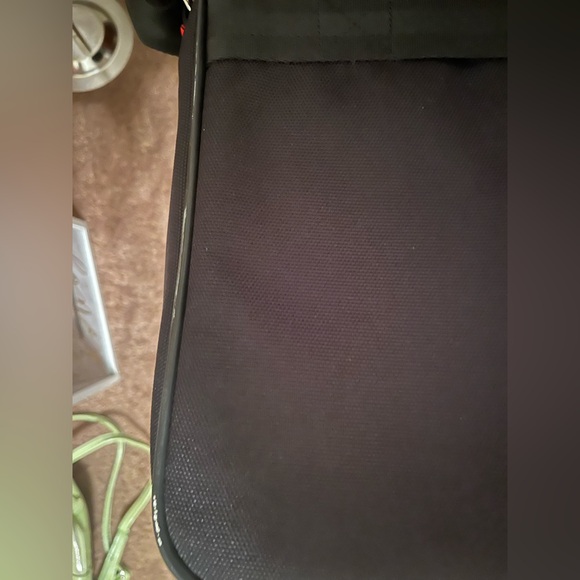 Swiss Gear Black Laptop Sleeve - Picture 6 of 9